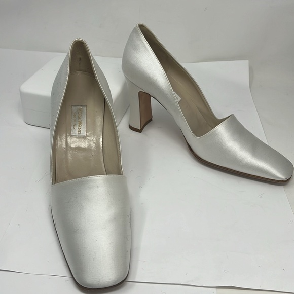 Vera Wang Sz 7 White Silk Made in Italy Block Heel Pumps - Never Worn - Picture 4 of 8